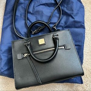 ✨Dooney and Burke Saffiano Mini Zip✨